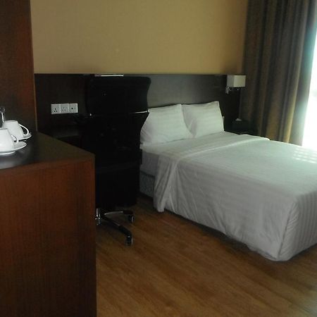 Keoja Hotel Kuala Belait Exterior foto
